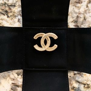 Chanel Brooch. Brand New Condition. 💯 AUTHENTIC!